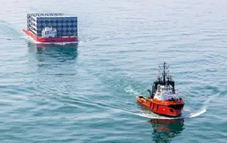 Taubåten Stadt Kinn sleper lekter med blader til offshore vindturbiner • Boluda Towage Norway