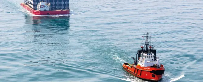 Taubåten Stadt Kinn sleper lekter med blader til offshore vindturbiner • Boluda Towage Norway